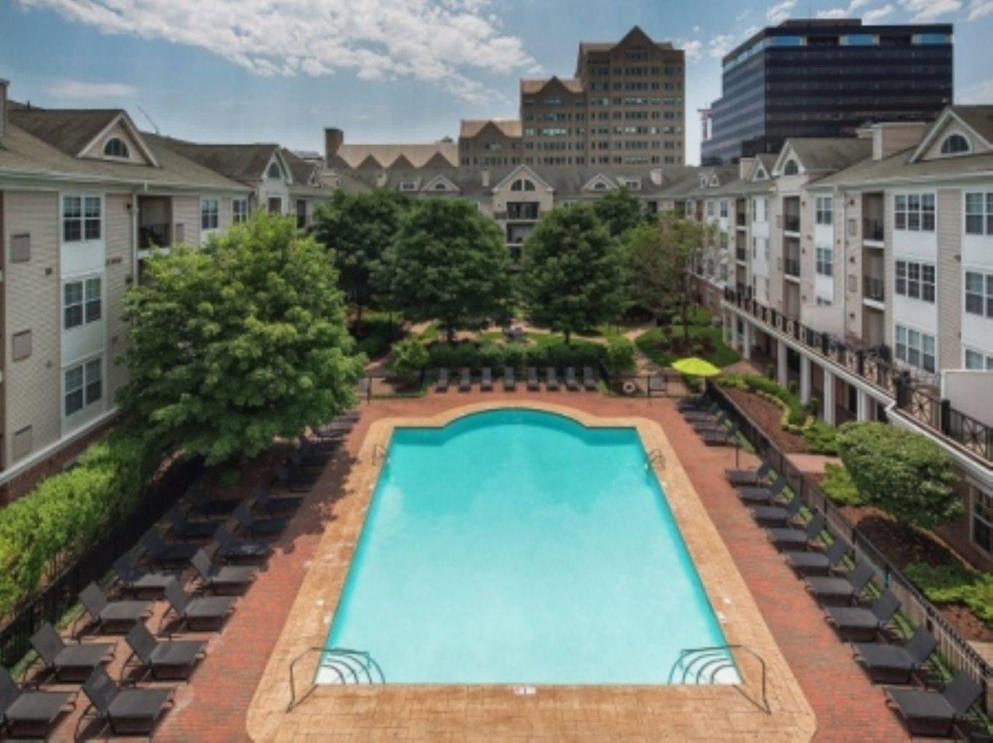 Global Luxury Suites At Broad Street Stamford Exterior photo